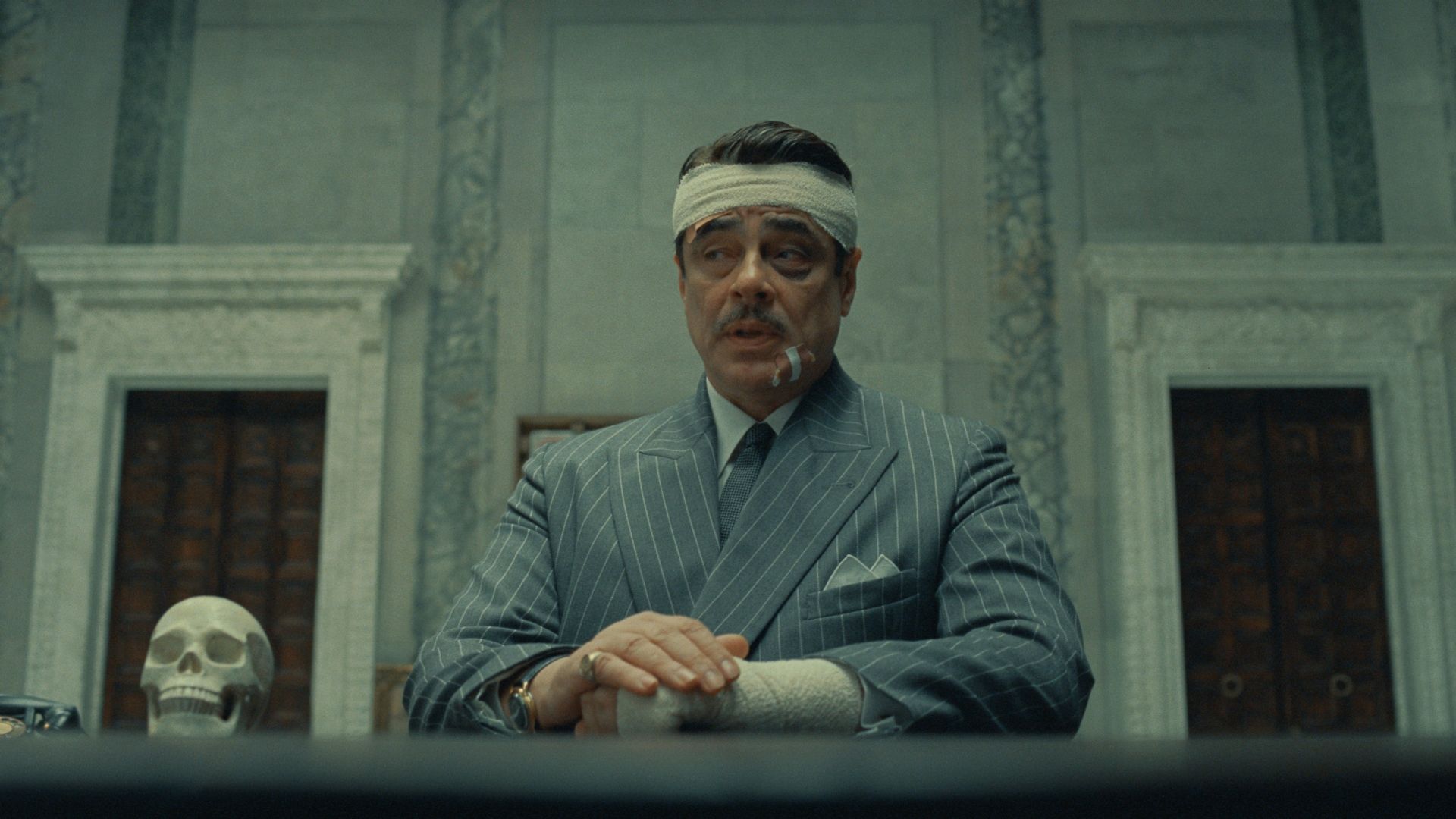 frame del film "La trama fenicia"