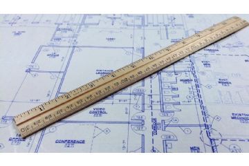 Planimetria ufficio, righello posizionato trasversalmente sopra la planimetria