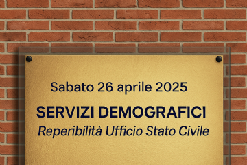 Cartello dorato fissato su un muro di mattoni con la scritta "Lunedì 26 aprile 2025 - Servizi Demografici - Reperibilità Ufficio Stato Civile"