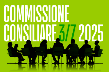 Illustrazione di una commissione seduta intorno a tavolo per un'assemblea con scritta "commissione consiliare" e data.