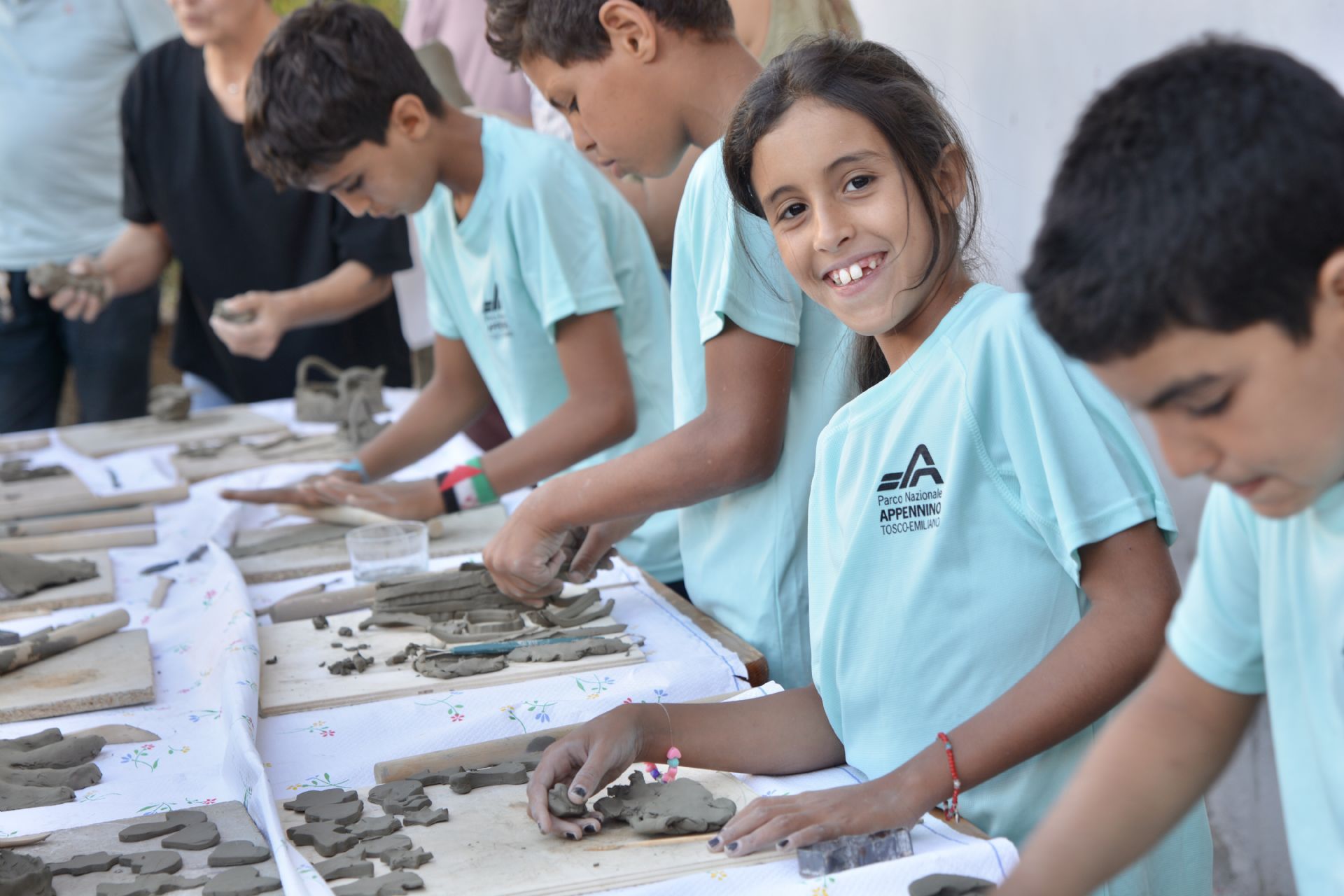 Bambine e bambini saharawi durante la giornata di festa
